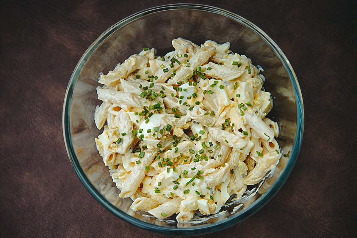 Paholaisen pasta-munasalaatti
